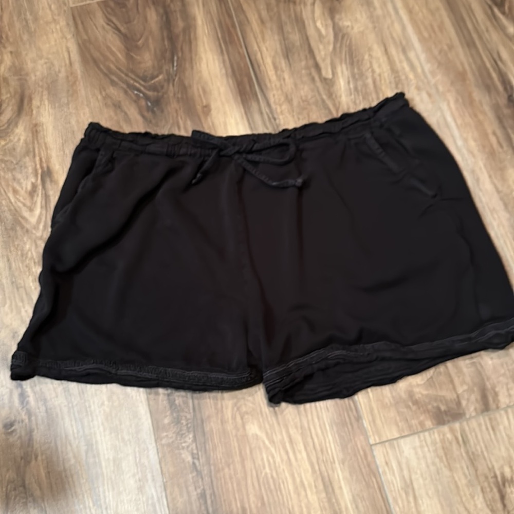 Knox Rose black tie waist shorts with pockets, size large